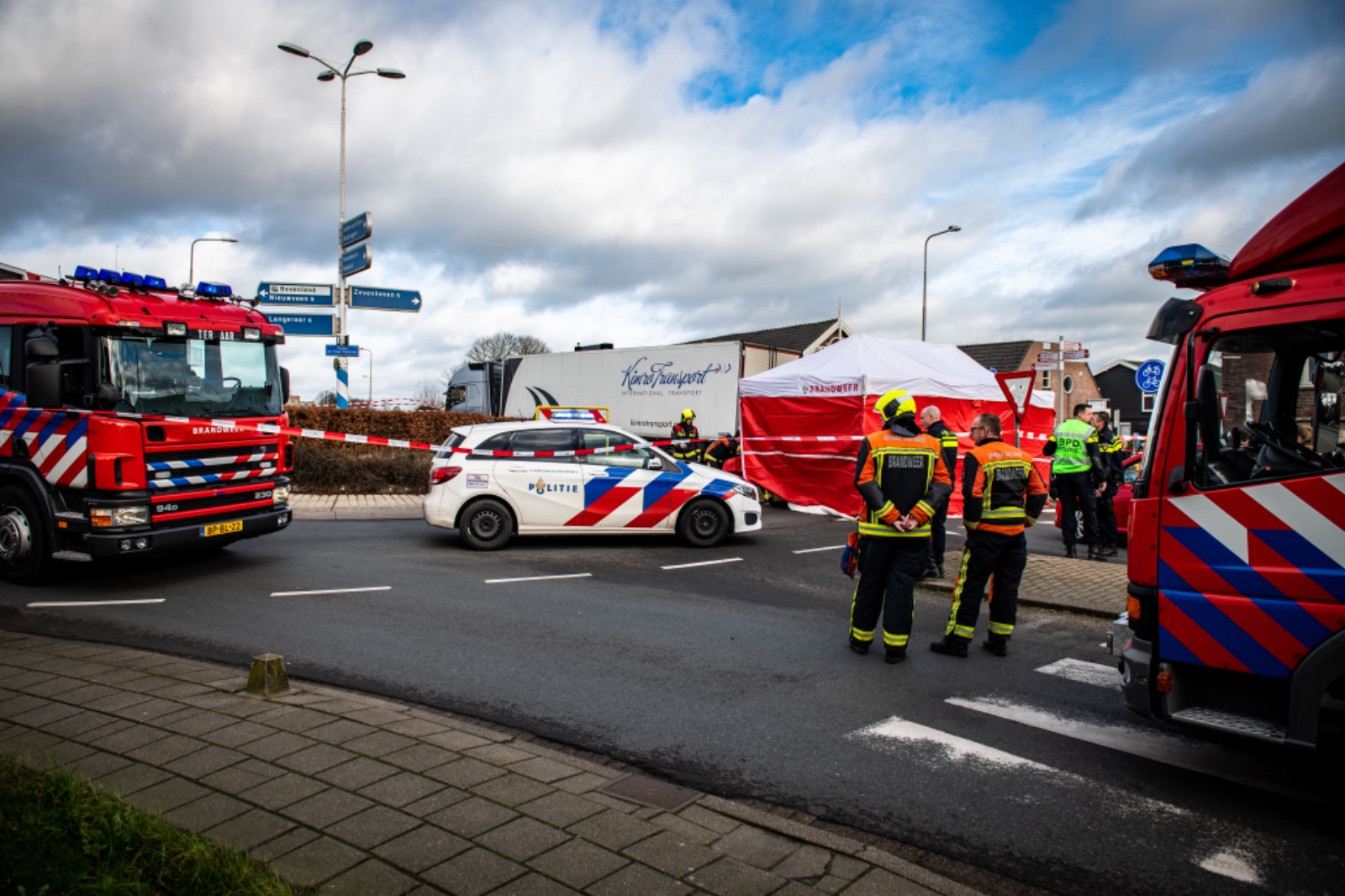 Slachtoffer+dodelijk+ongeval+Alkmaarse+rotonde+is+17-jarig+meisje+uit+Bergen%2C+chauffeur+aangehouden